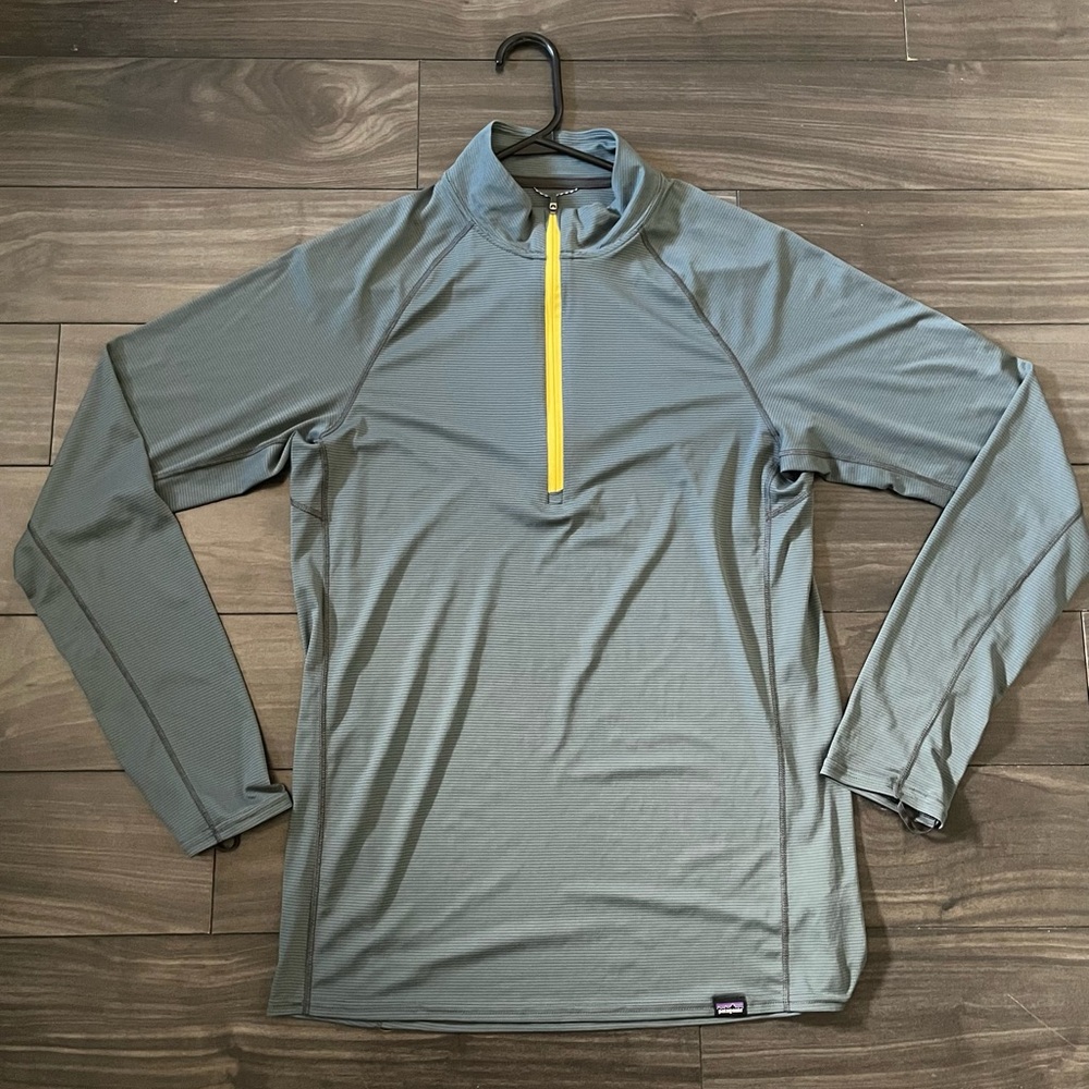 Patagonia Lightweight Capilene Baselayer in Gray - Like New - Medium